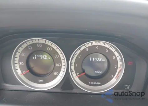 2013 Volvo Xc60 3.2/3.2 Platinum/3.2 Premier/3.2 Premier Plus z USA, uszkodzony, nr VIN YV4940DZ7D2385780